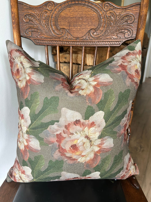 Daphne Indoor/Outdoor Pillow Cover