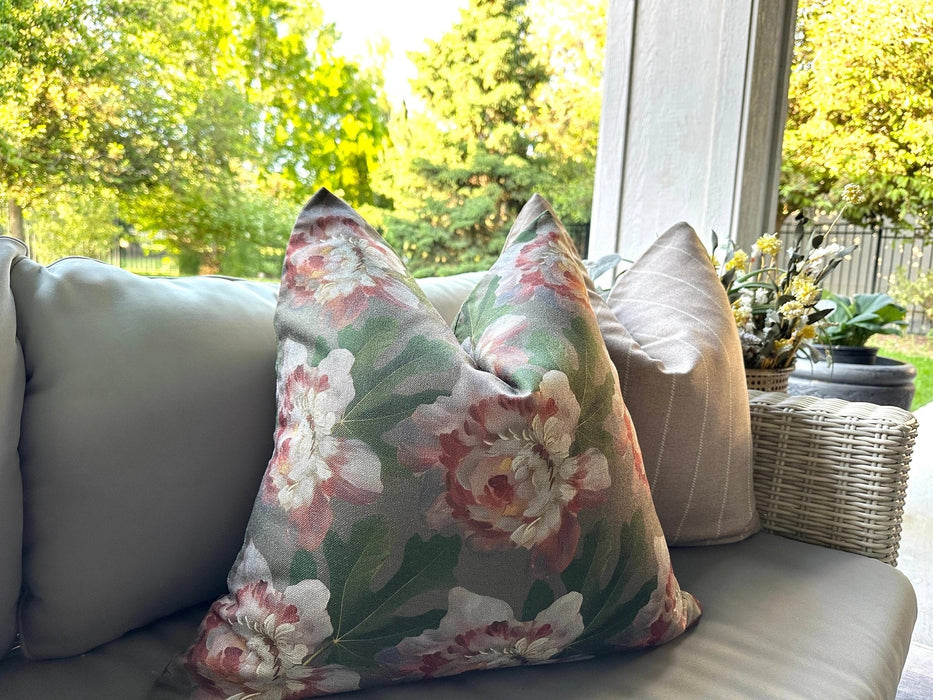 Daphne Indoor/Outdoor Pillow Cover