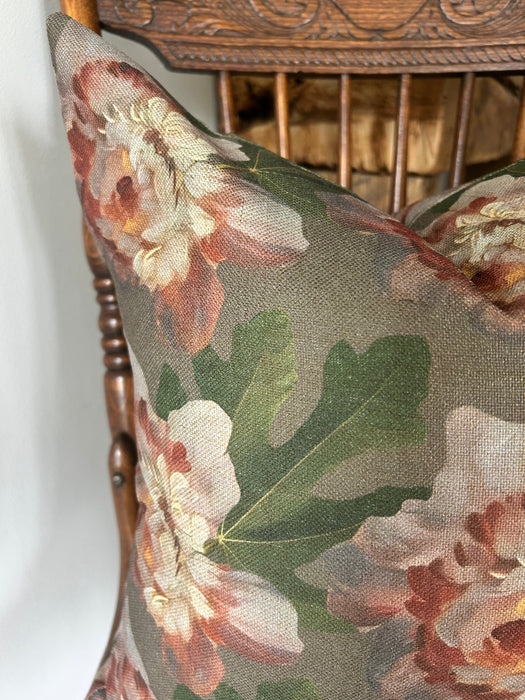Daphne Indoor/Outdoor Pillow Cover